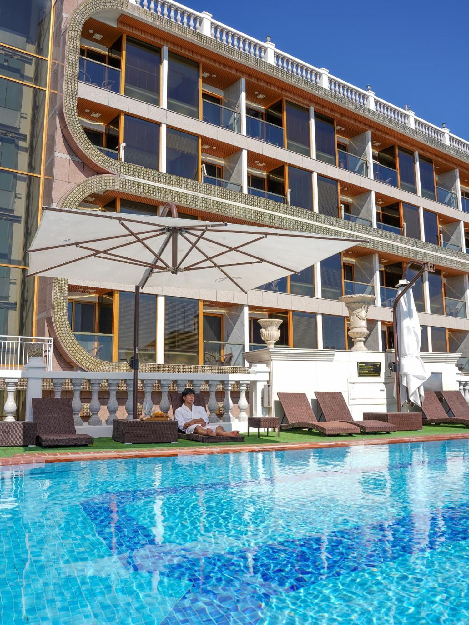 Goldone Hotel & Suites Seogwipo Exterior foto