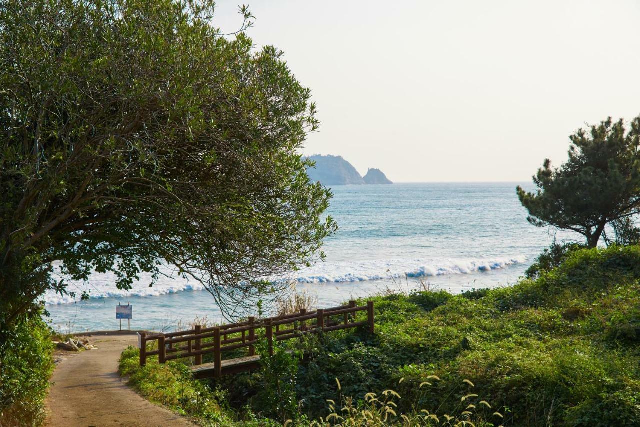 Goldone Hotel & Suites Seogwipo Exterior foto